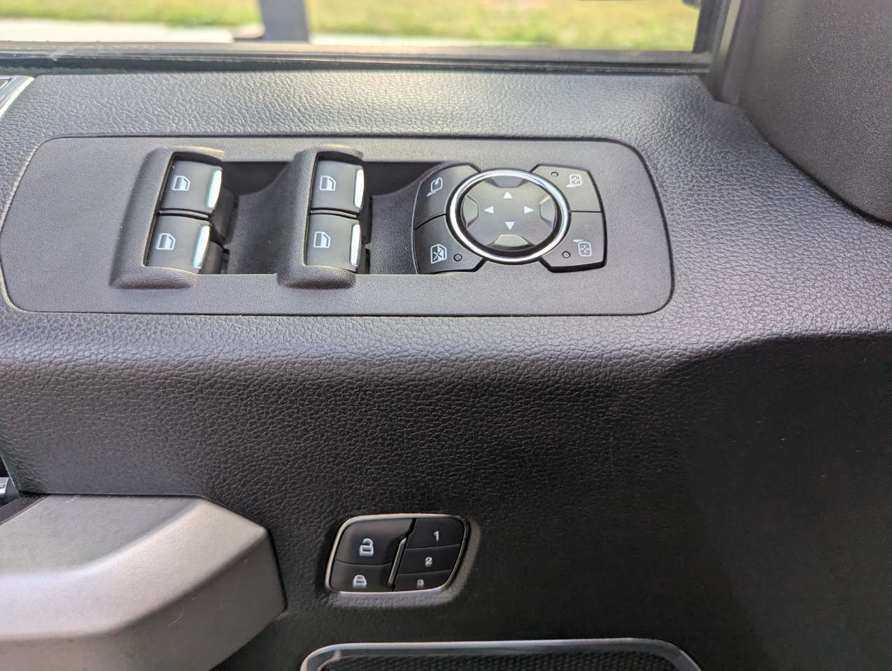 Ford F-150 4WD SuperCrew 157" Lariat 2015