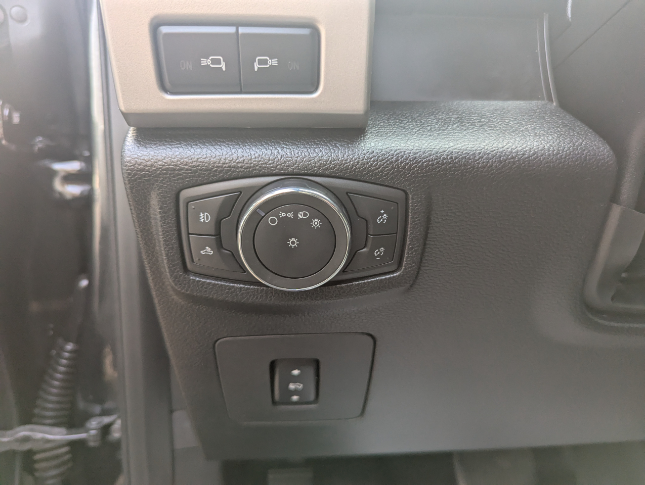 Ford F-150 4WD SuperCrew 157" Lariat 2015