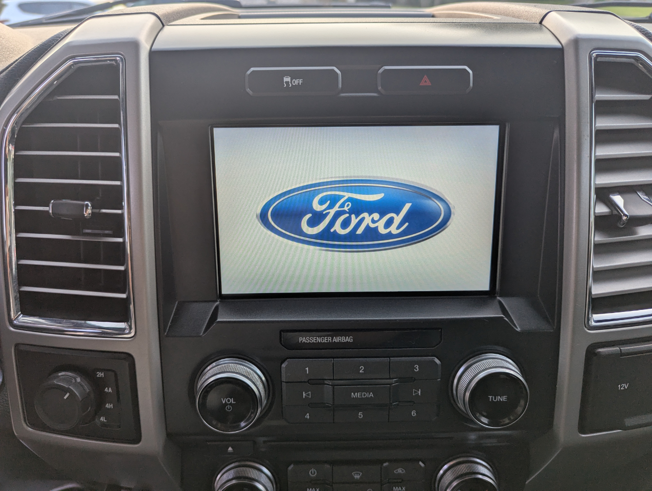 Ford F-150 4WD SuperCrew 157" Lariat 2015