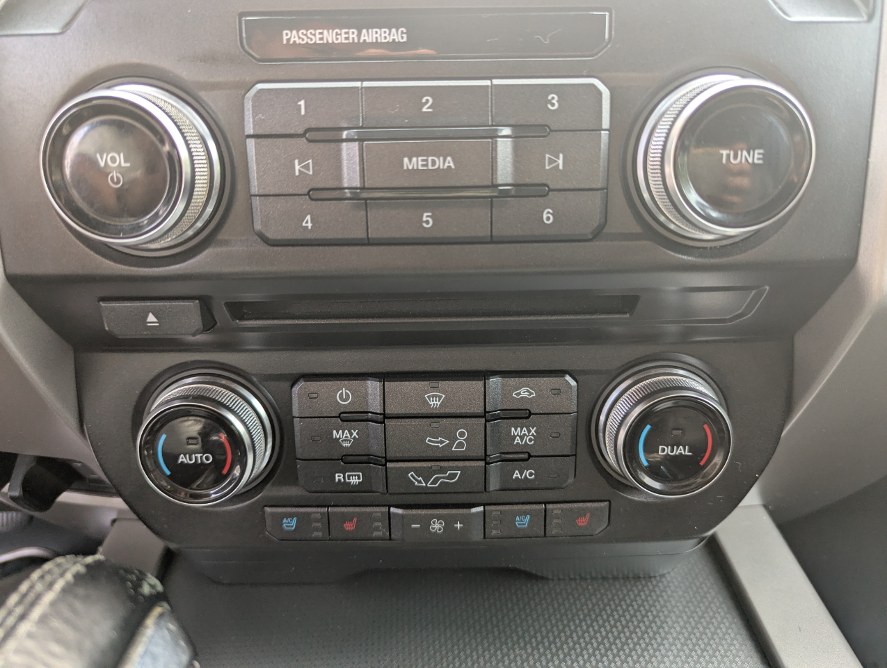 Ford F-150 4WD SuperCrew 157" Lariat 2015