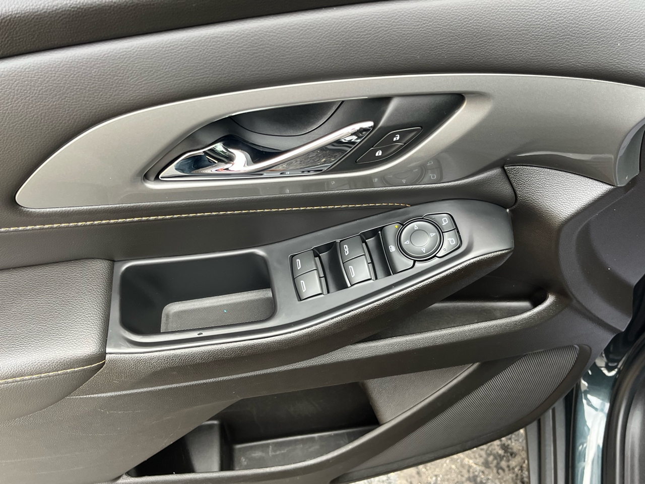 Chevrolet Traverse FWD 4dr LT Cloth w/2FL 2021