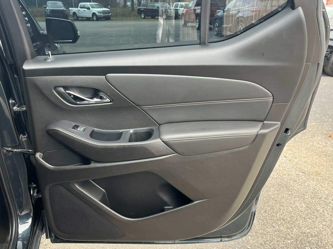 Chevrolet Traverse FWD 4dr LT Cloth w/2FL 2021