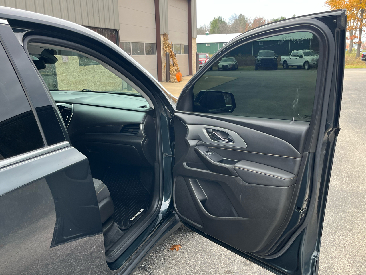 Chevrolet Traverse FWD 4dr LT Cloth w/2FL 2021