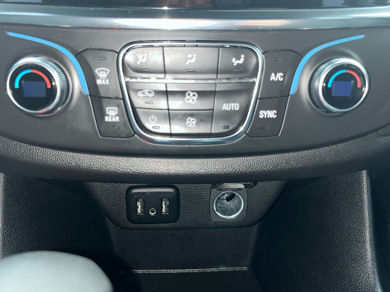 Chevrolet Traverse FWD 4dr LT Cloth w/2FL 2021