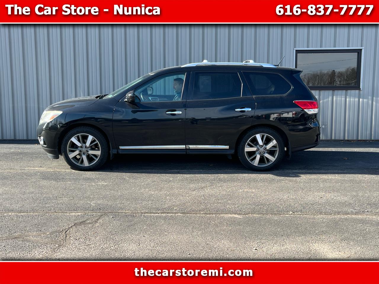 2016 Nissan Pathfinder Platinum's photo