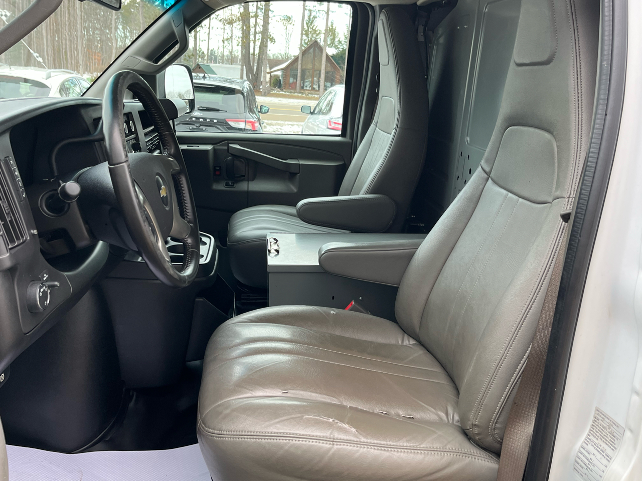 Chevrolet Express Cargo Van RWD 3500 155" 2018