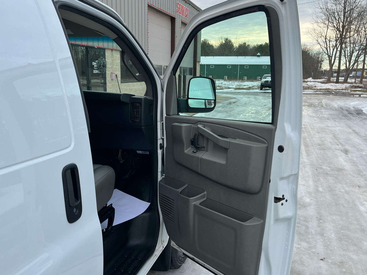 Chevrolet Express Cargo Van RWD 3500 155" 2018