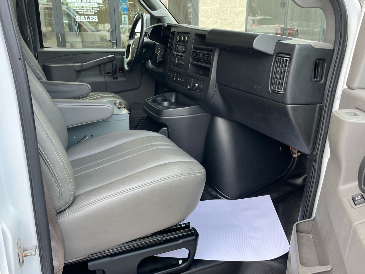 Chevrolet Express Cargo Van RWD 3500 155" 2018