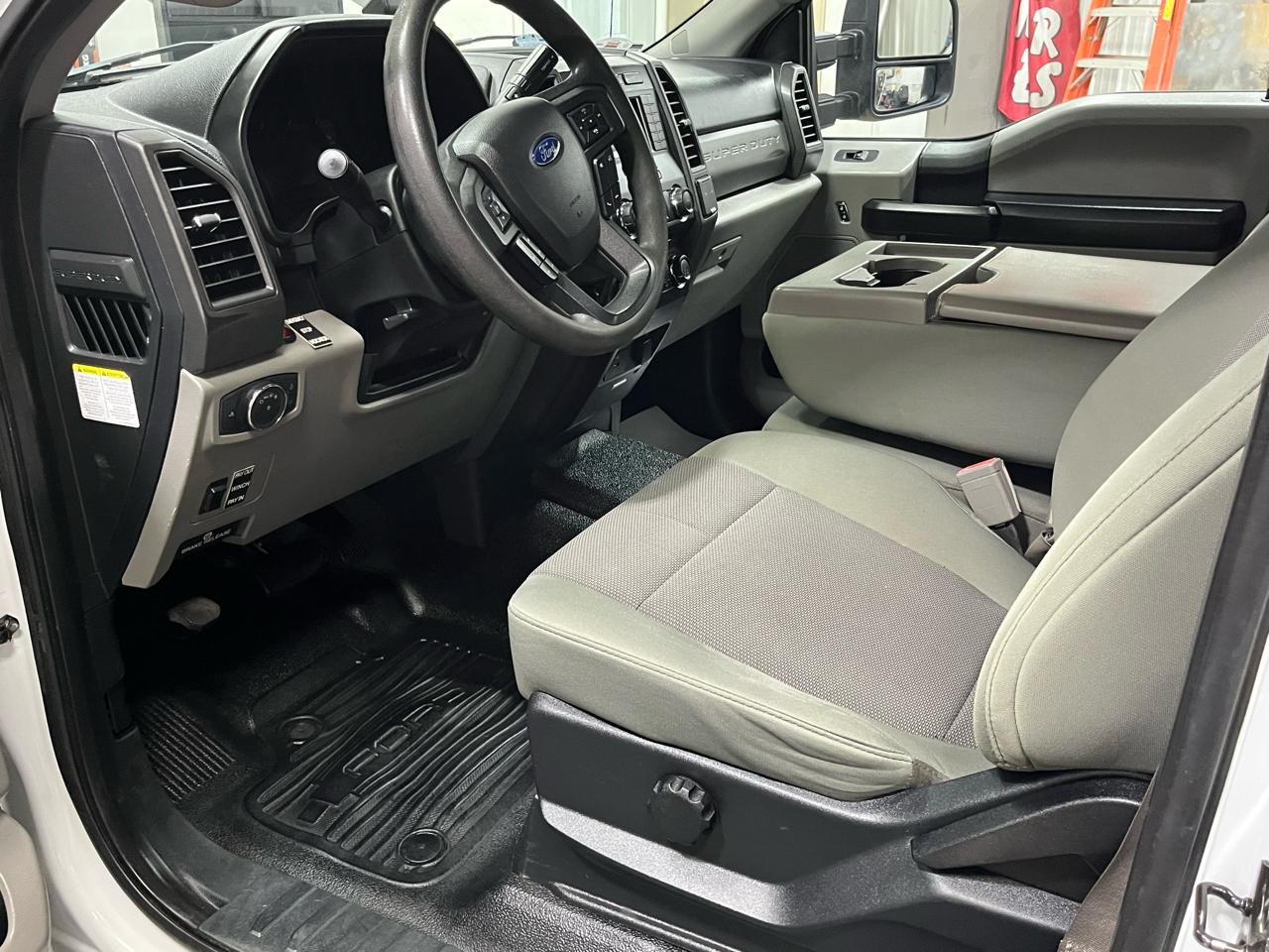 Ford Super Duty F-350 SRW XL 4WD Crew Cab 6.75' Box 2018