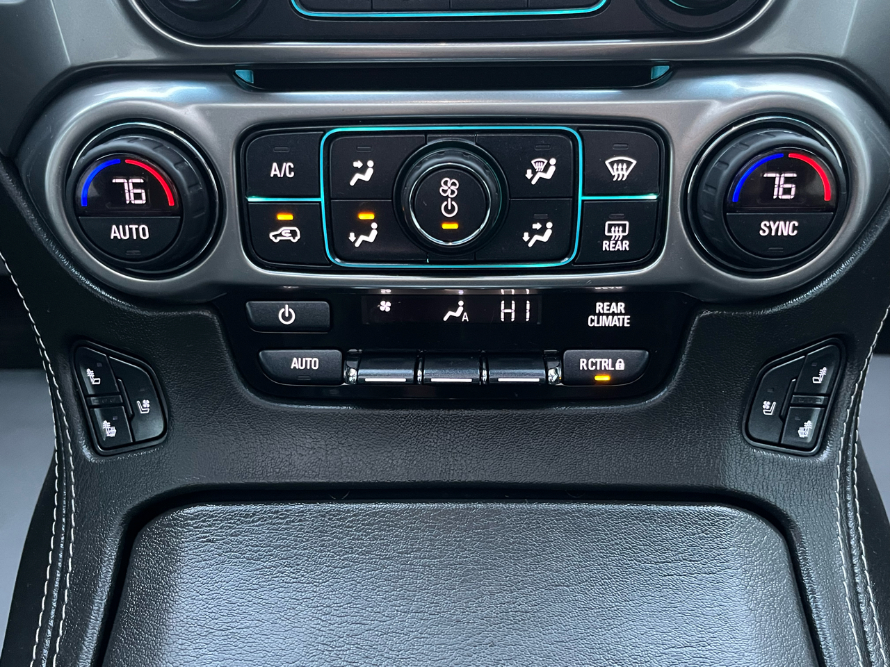 Chevrolet Suburban 4WD 4dr 1500 Premier 2019