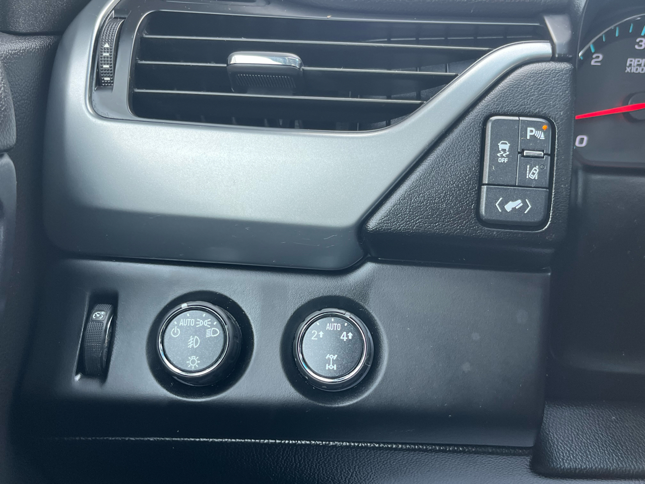 Chevrolet Tahoe 4WD 4dr LTZ 2015