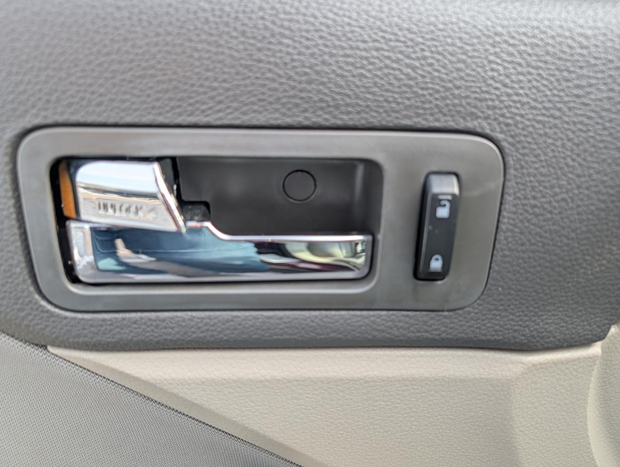 Ford Fusion 4dr Sdn S FWD 2012