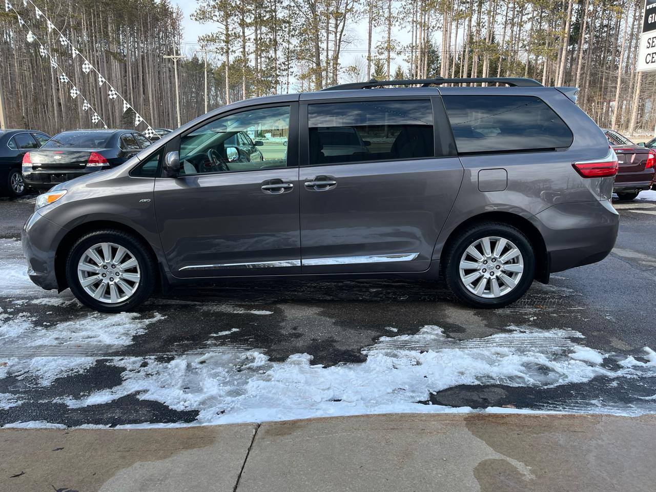 Toyota Sienna XLE Premium AWD 7-Passenger V6 2017