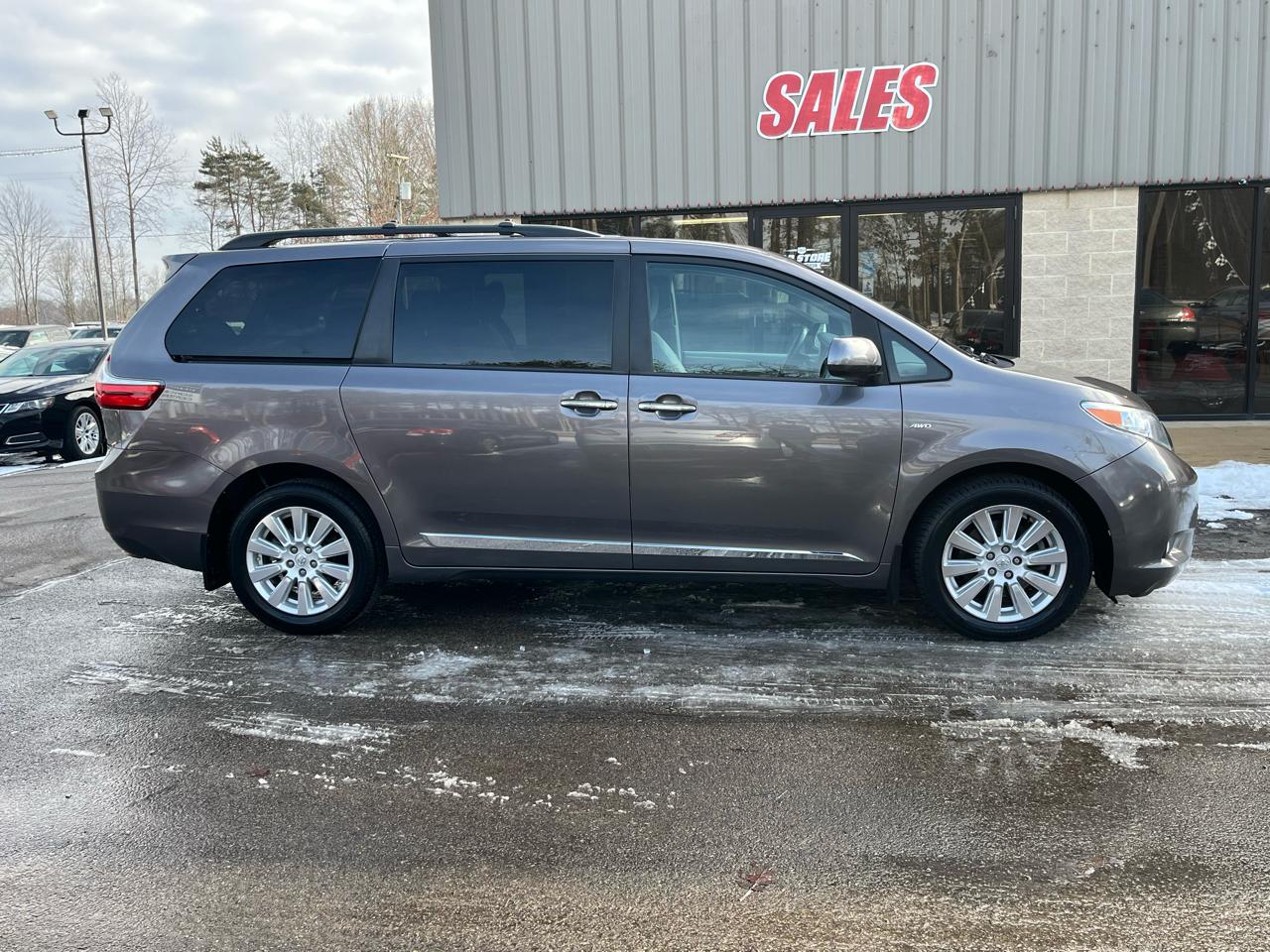 Toyota Sienna XLE Premium AWD 7-Passenger V6 2017
