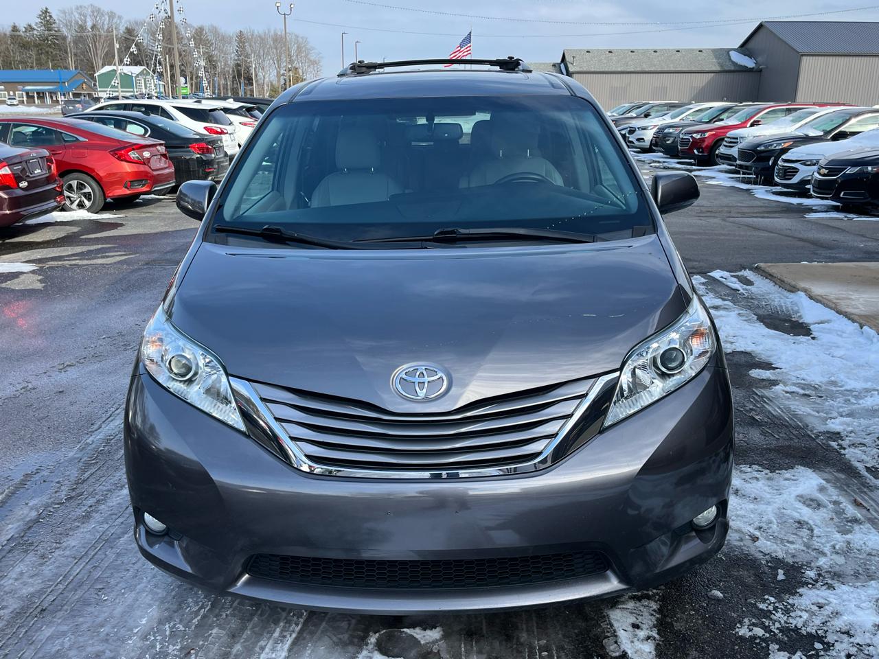 Toyota Sienna XLE Premium AWD 7-Passenger V6 2017