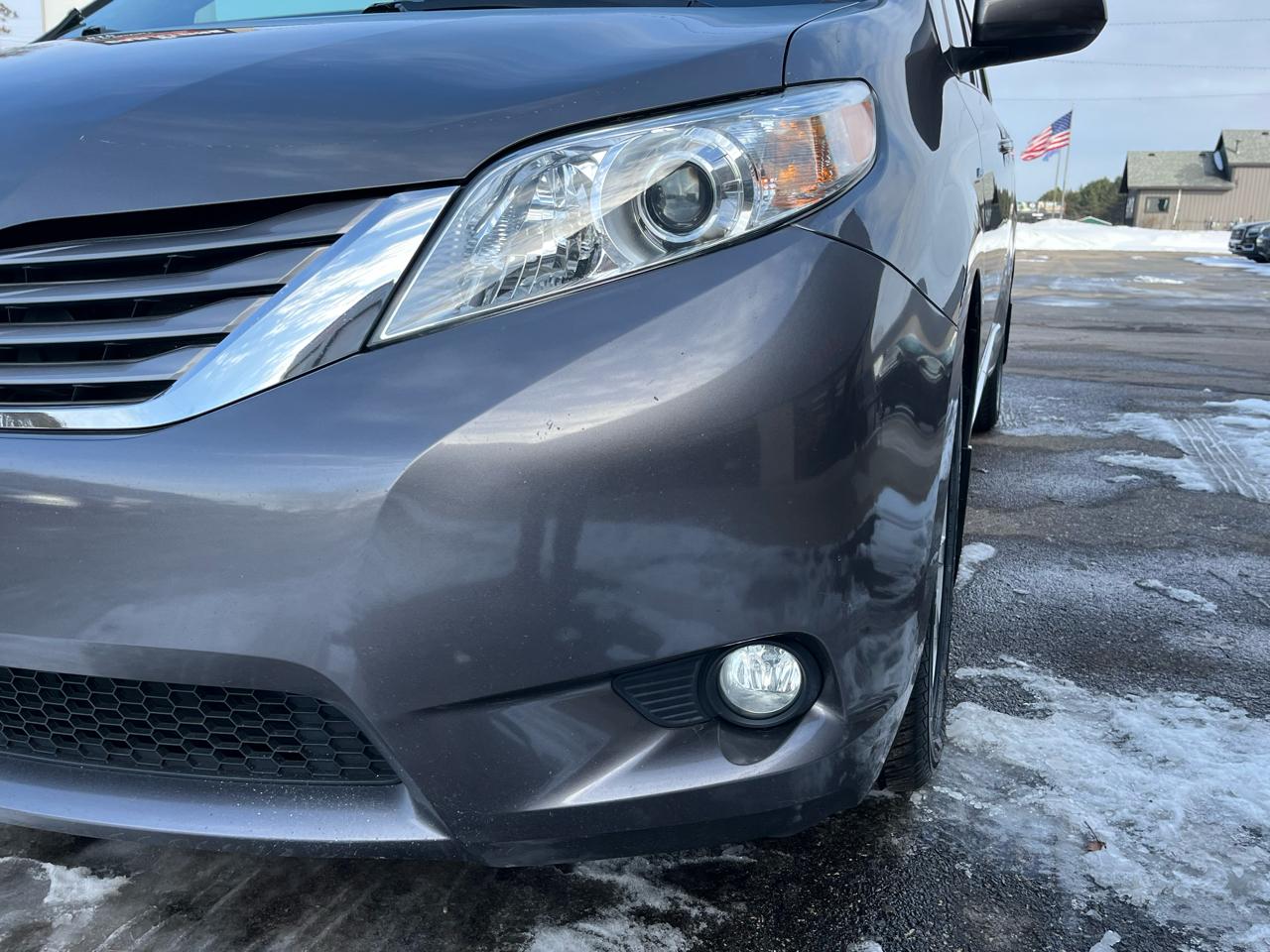 Toyota Sienna XLE Premium AWD 7-Passenger V6 2017