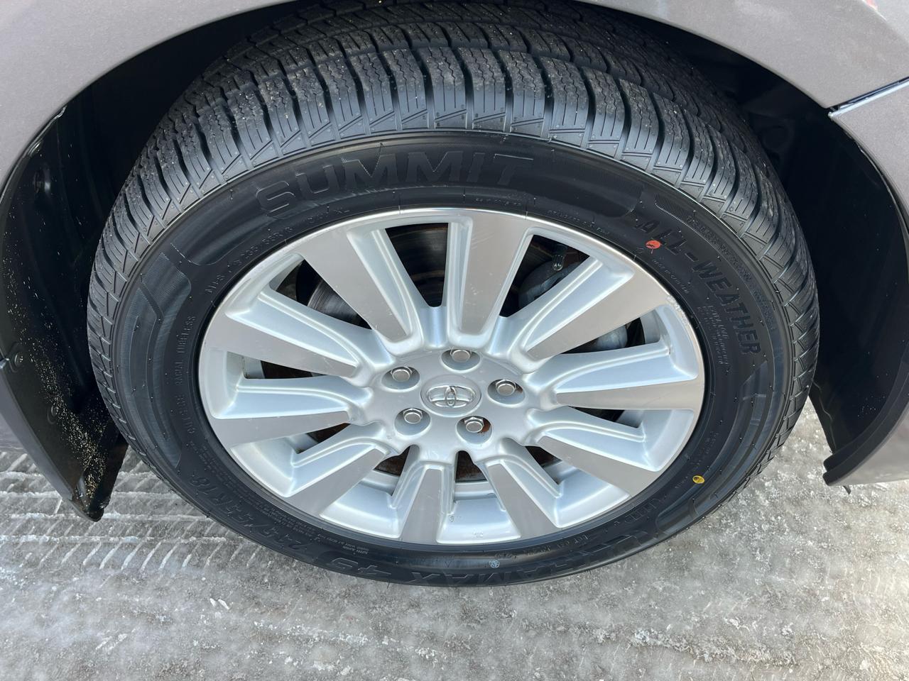 Toyota Sienna XLE Premium AWD 7-Passenger V6 2017