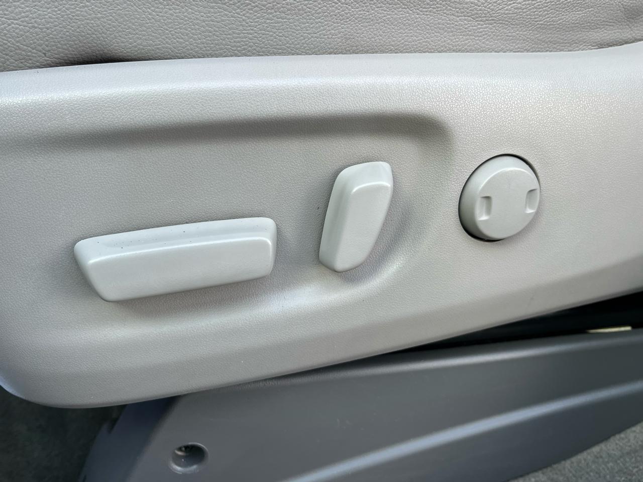 Toyota Sienna XLE Premium AWD 7-Passenger V6 2017