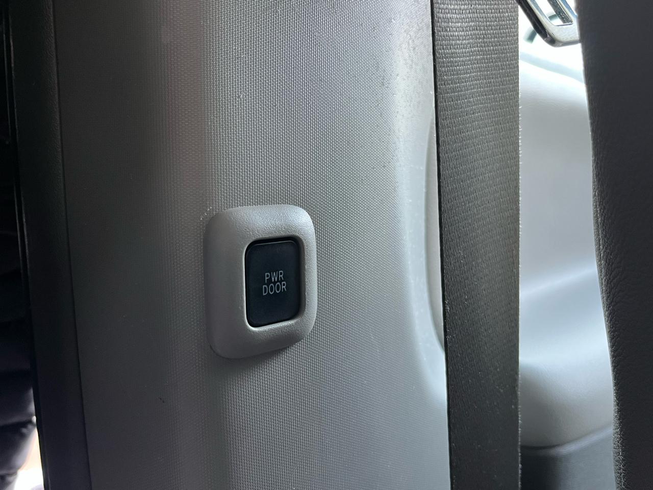 Toyota Sienna XLE Premium AWD 7-Passenger V6 2017