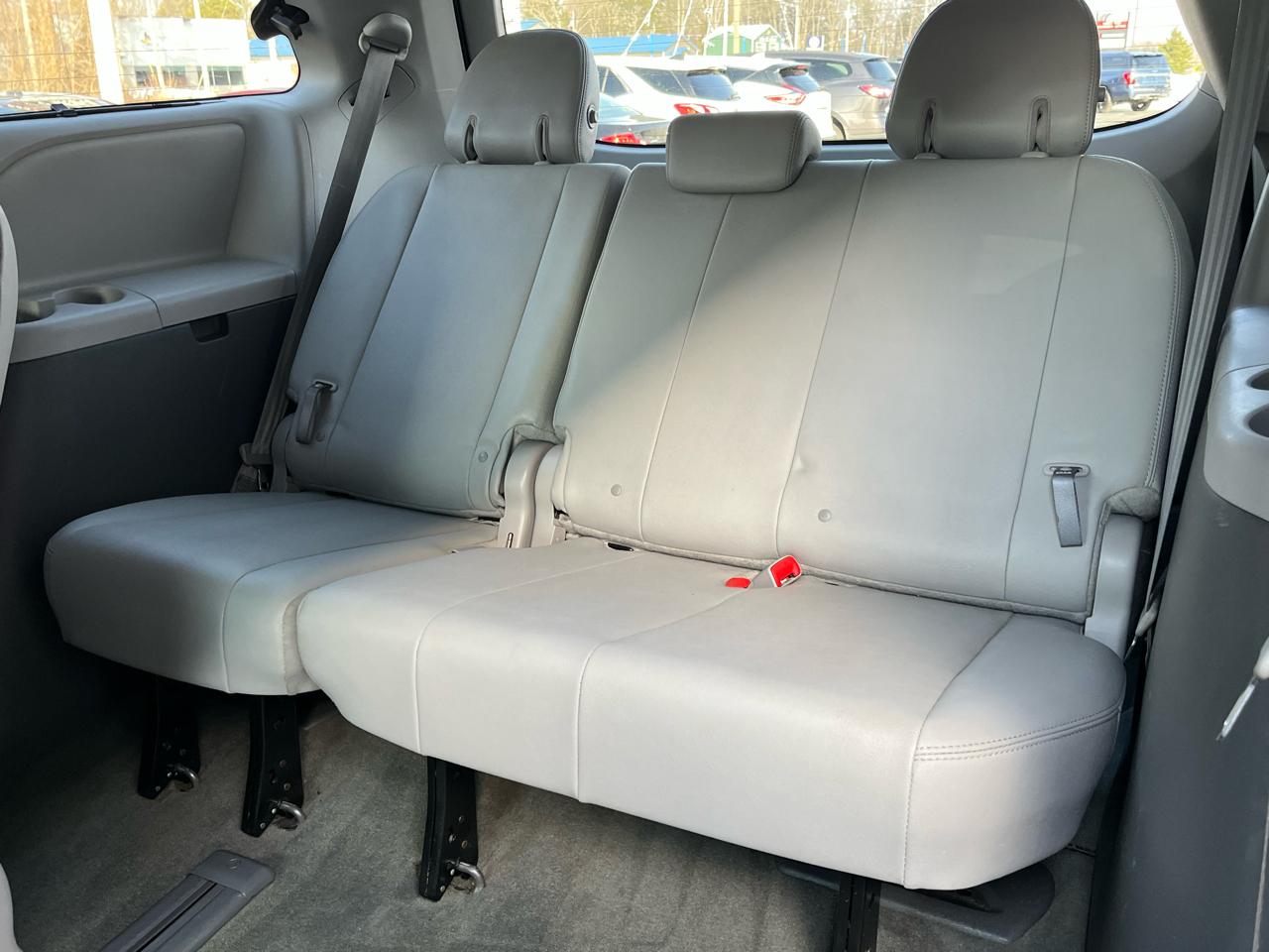 Toyota Sienna XLE Premium AWD 7-Passenger V6 2017