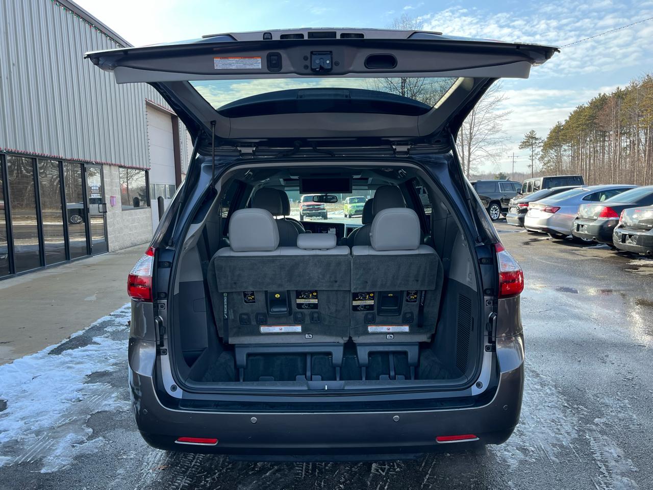 Toyota Sienna XLE Premium AWD 7-Passenger V6 2017