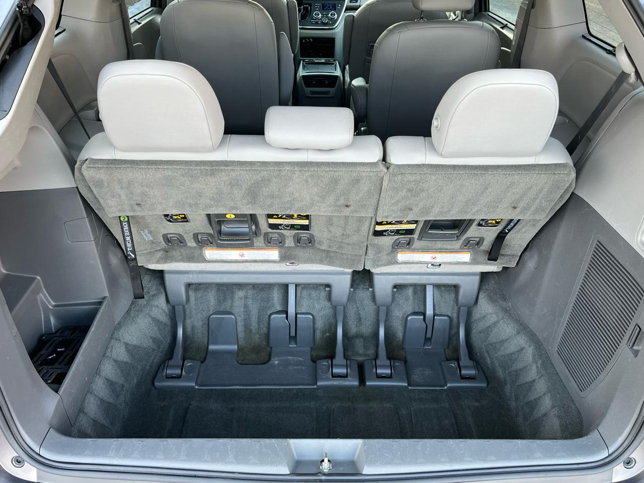 Toyota Sienna XLE Premium AWD 7-Passenger V6 2017