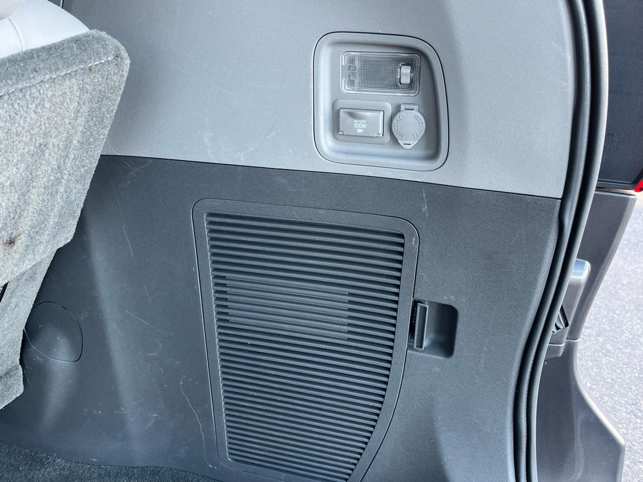 Toyota Sienna XLE Premium AWD 7-Passenger V6 2017