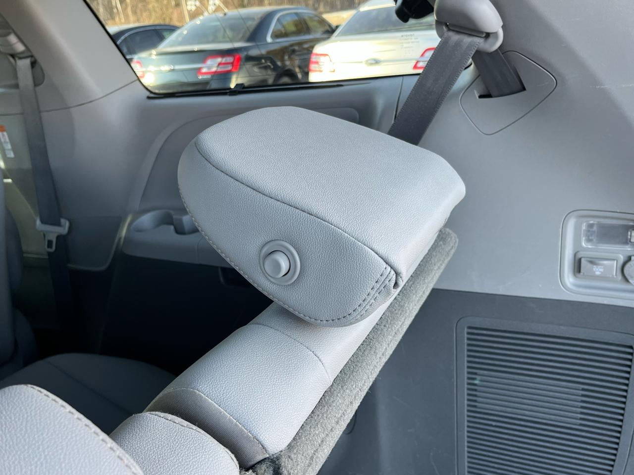 Toyota Sienna XLE Premium AWD 7-Passenger V6 2017