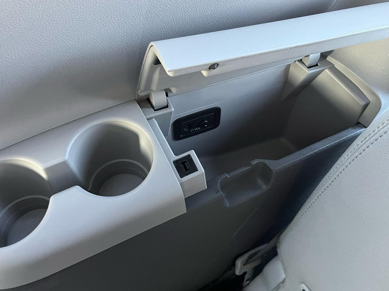 Toyota Sienna XLE Premium AWD 7-Passenger V6 2017