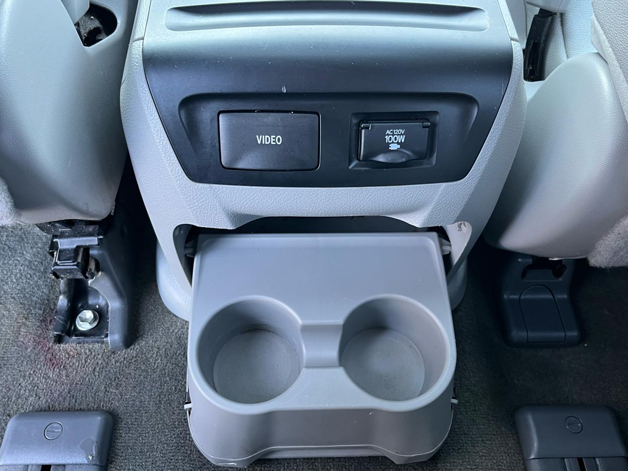 Toyota Sienna XLE Premium AWD 7-Passenger V6 2017