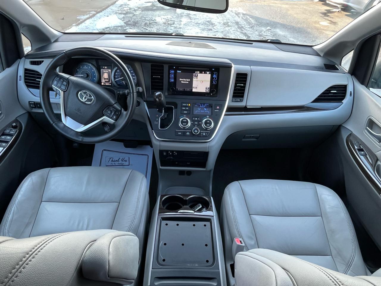 Toyota Sienna XLE Premium AWD 7-Passenger V6 2017