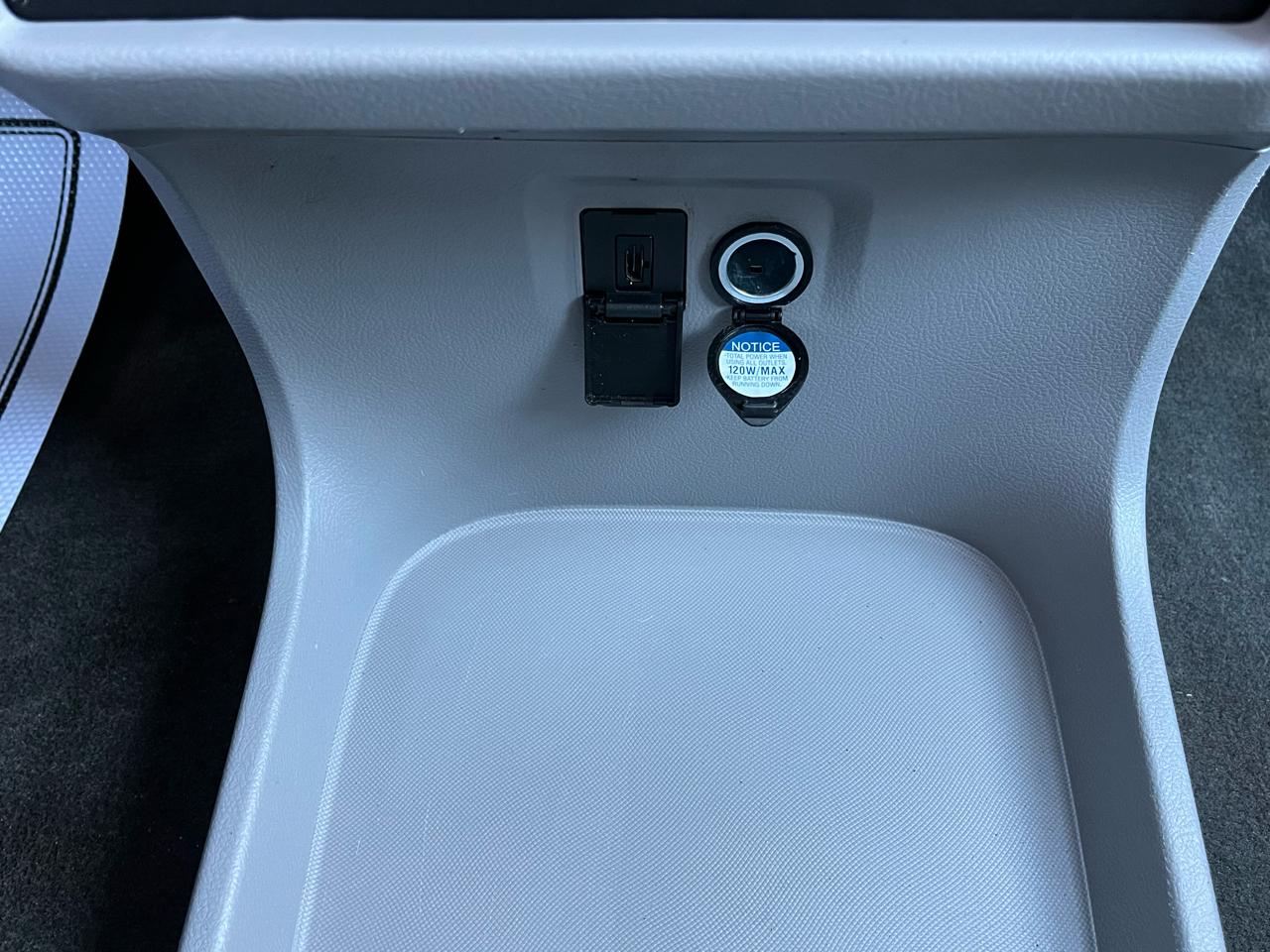 Toyota Sienna XLE Premium AWD 7-Passenger V6 2017