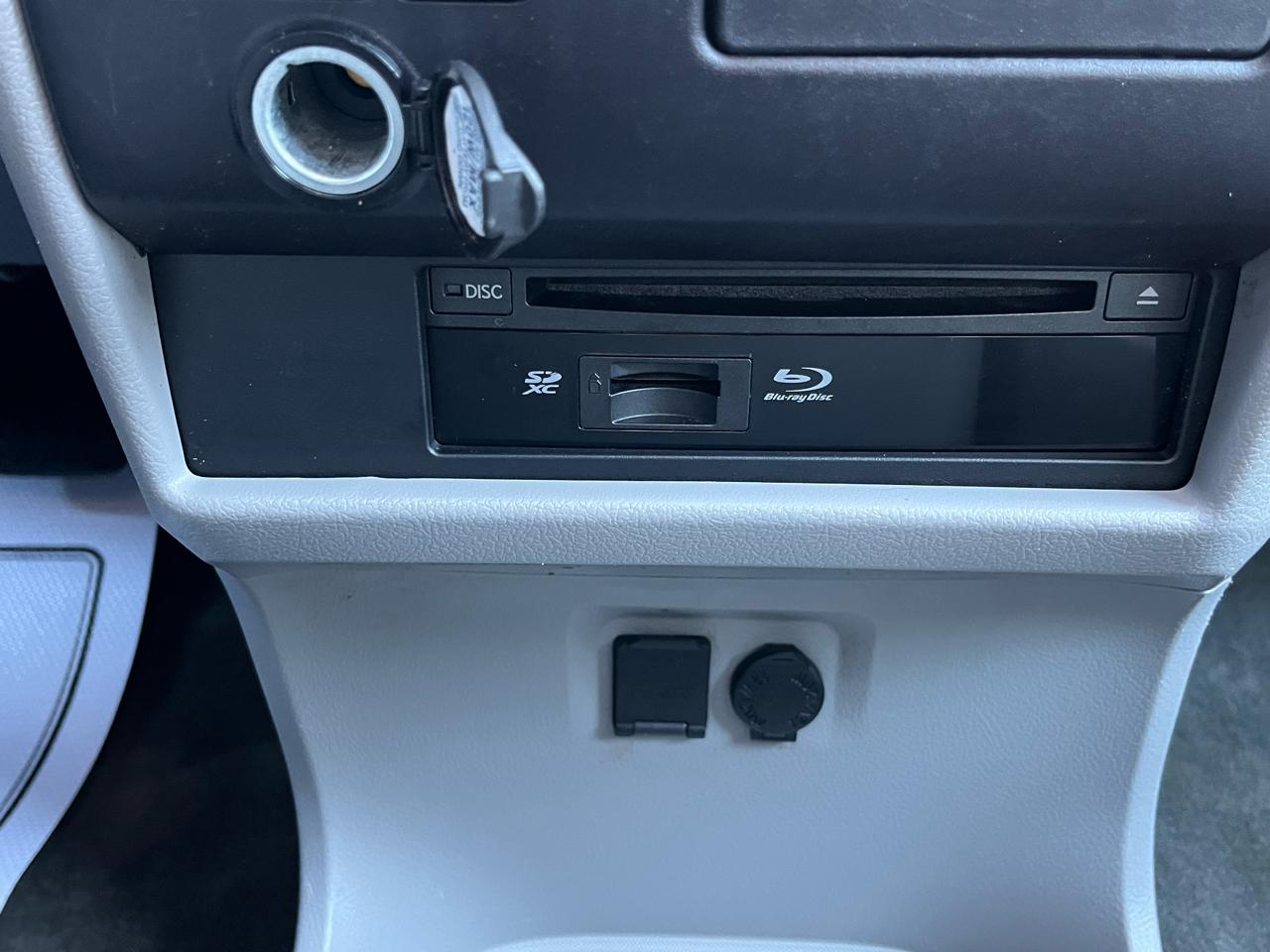 Toyota Sienna XLE Premium AWD 7-Passenger V6 2017