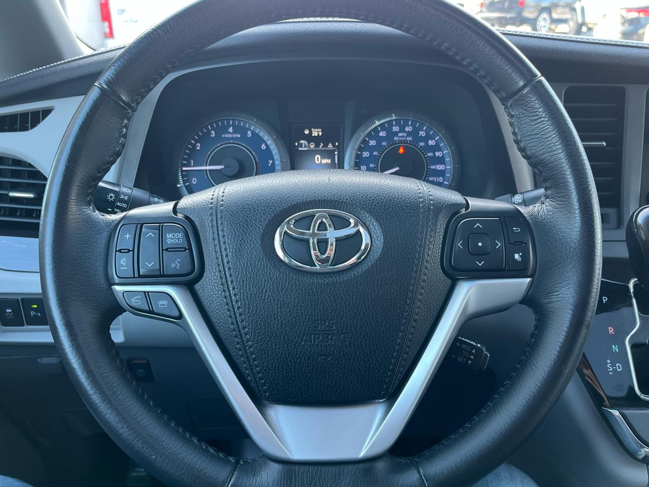 Toyota Sienna XLE Premium AWD 7-Passenger V6 2017