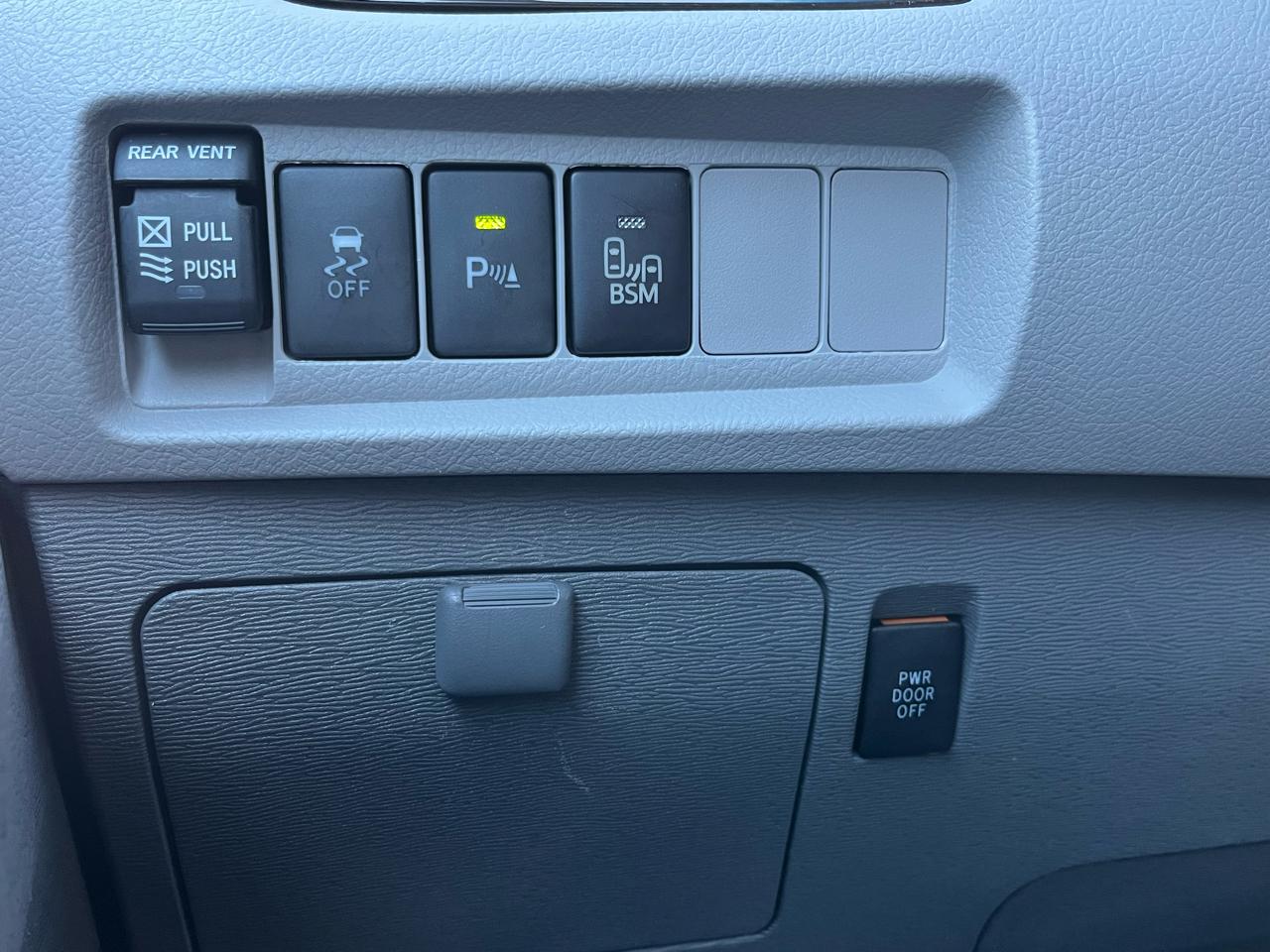 Toyota Sienna XLE Premium AWD 7-Passenger V6 2017