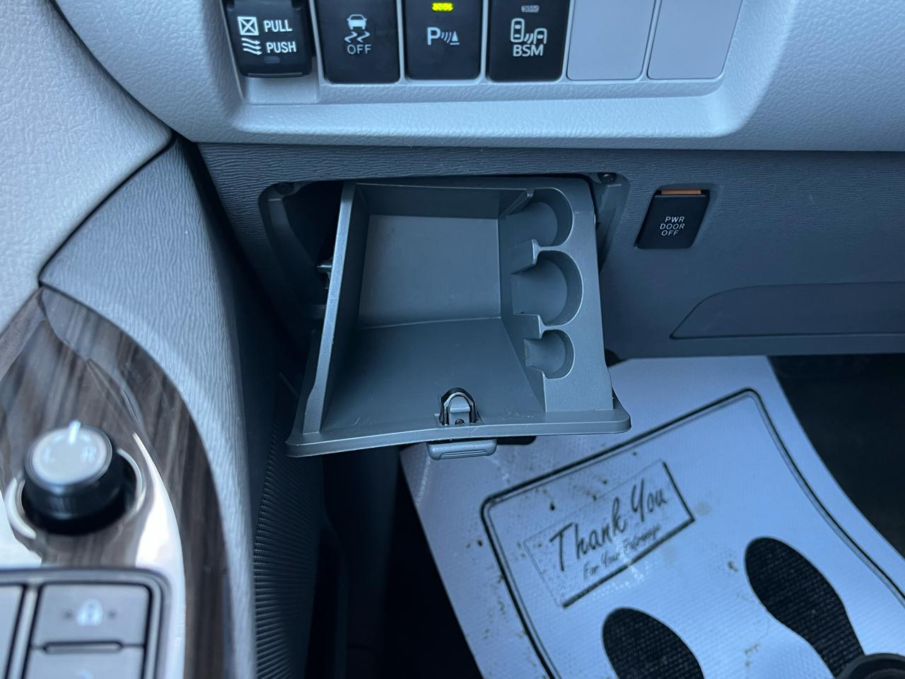 Toyota Sienna XLE Premium AWD 7-Passenger V6 2017