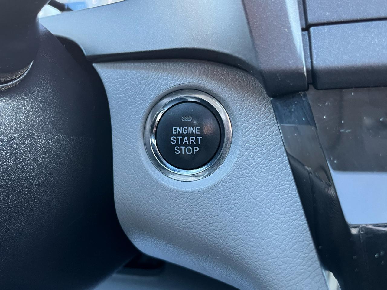 Toyota Sienna XLE Premium AWD 7-Passenger V6 2017