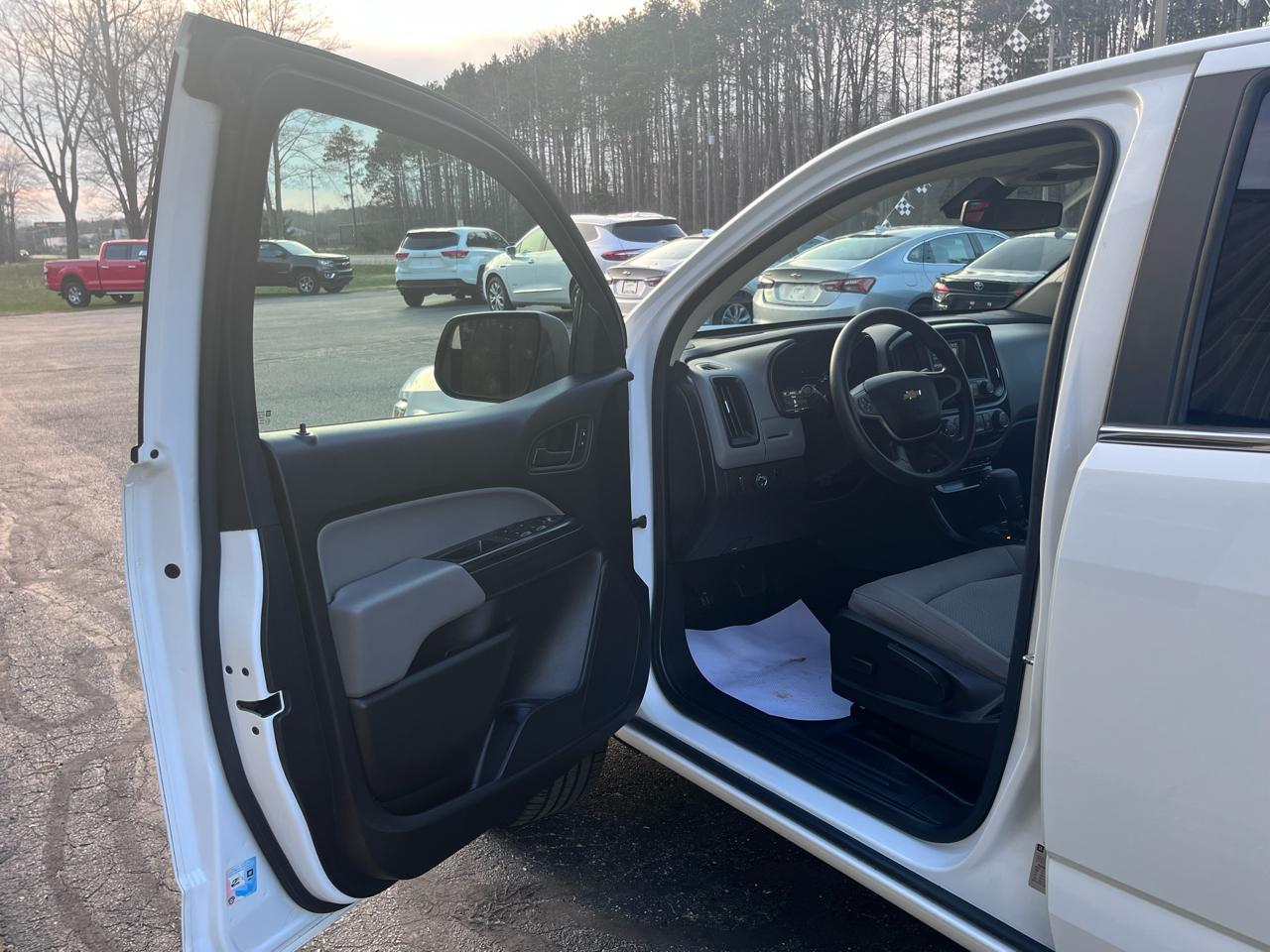 Chevrolet Colorado 2WD Crew Cab 140.5" WT 2016