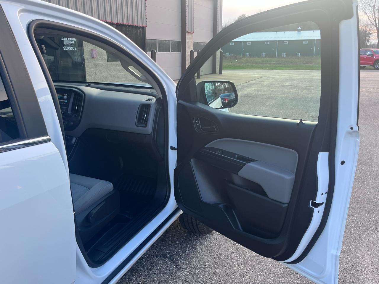 Chevrolet Colorado 2WD Crew Cab 140.5" WT 2016