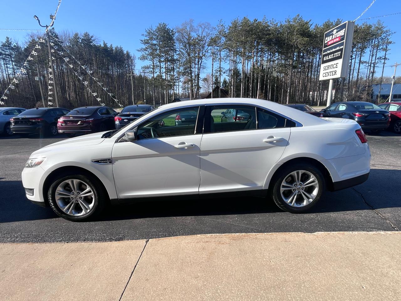 Ford Taurus 4dr Sdn SE FWD 2015