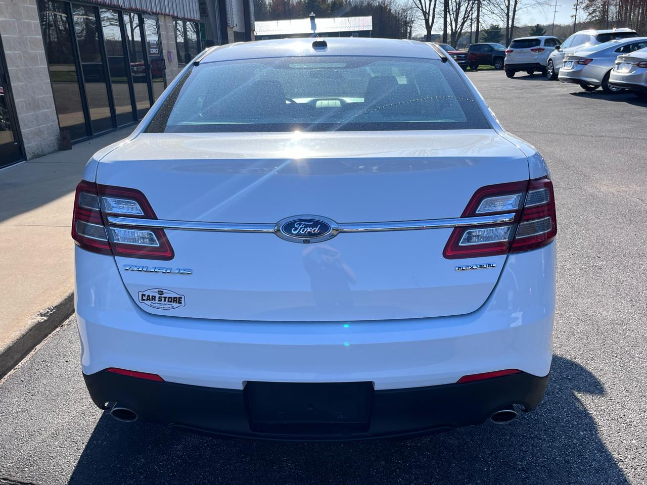 Ford Taurus 4dr Sdn SE FWD 2015