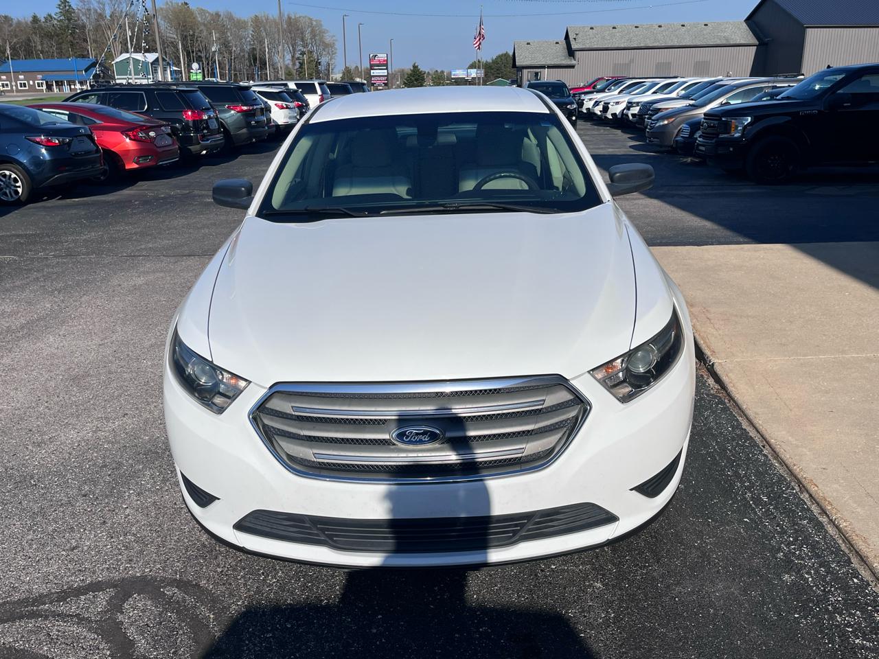 Ford Taurus 4dr Sdn SE FWD 2015