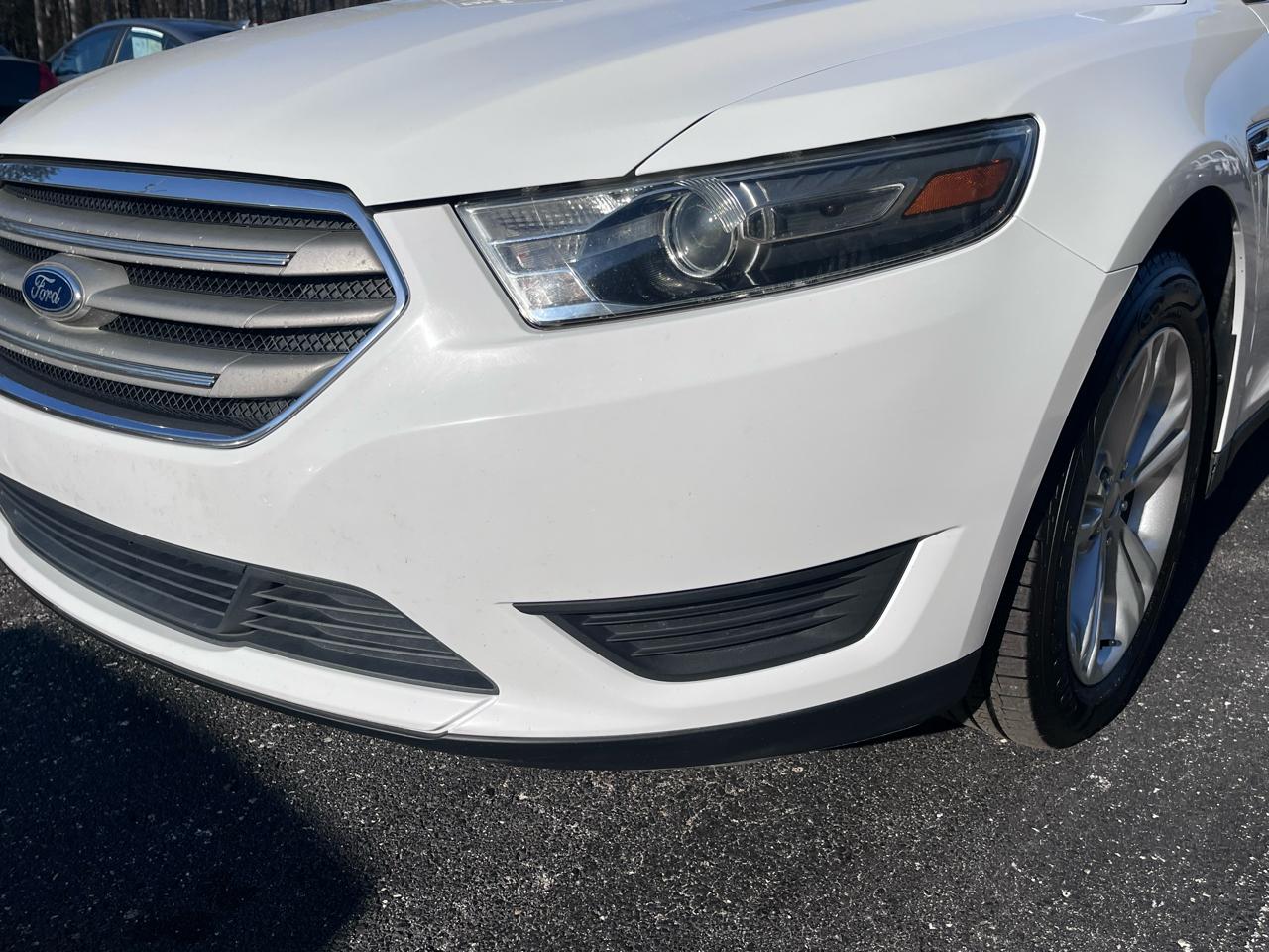 Ford Taurus 4dr Sdn SE FWD 2015