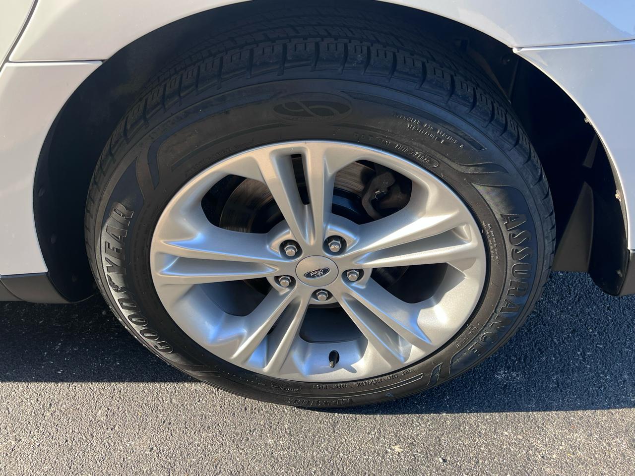 Ford Taurus 4dr Sdn SE FWD 2015