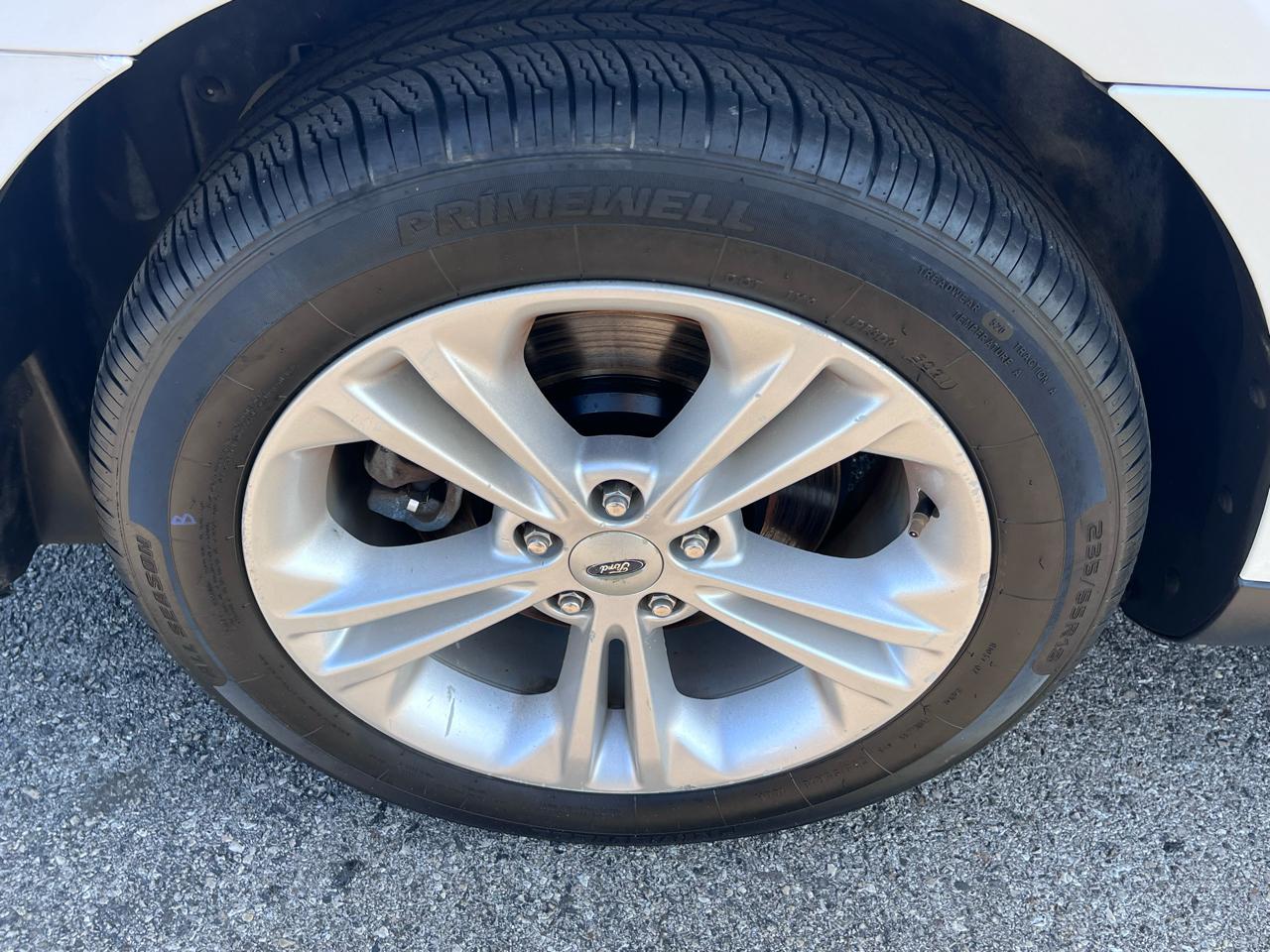 Ford Taurus 4dr Sdn SE FWD 2015