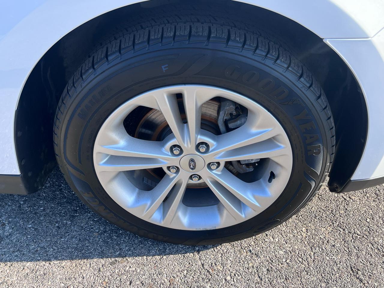 Ford Taurus 4dr Sdn SE FWD 2015