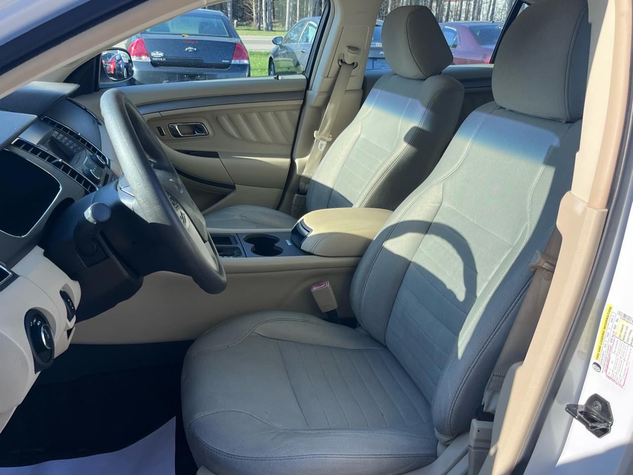Ford Taurus 4dr Sdn SE FWD 2015