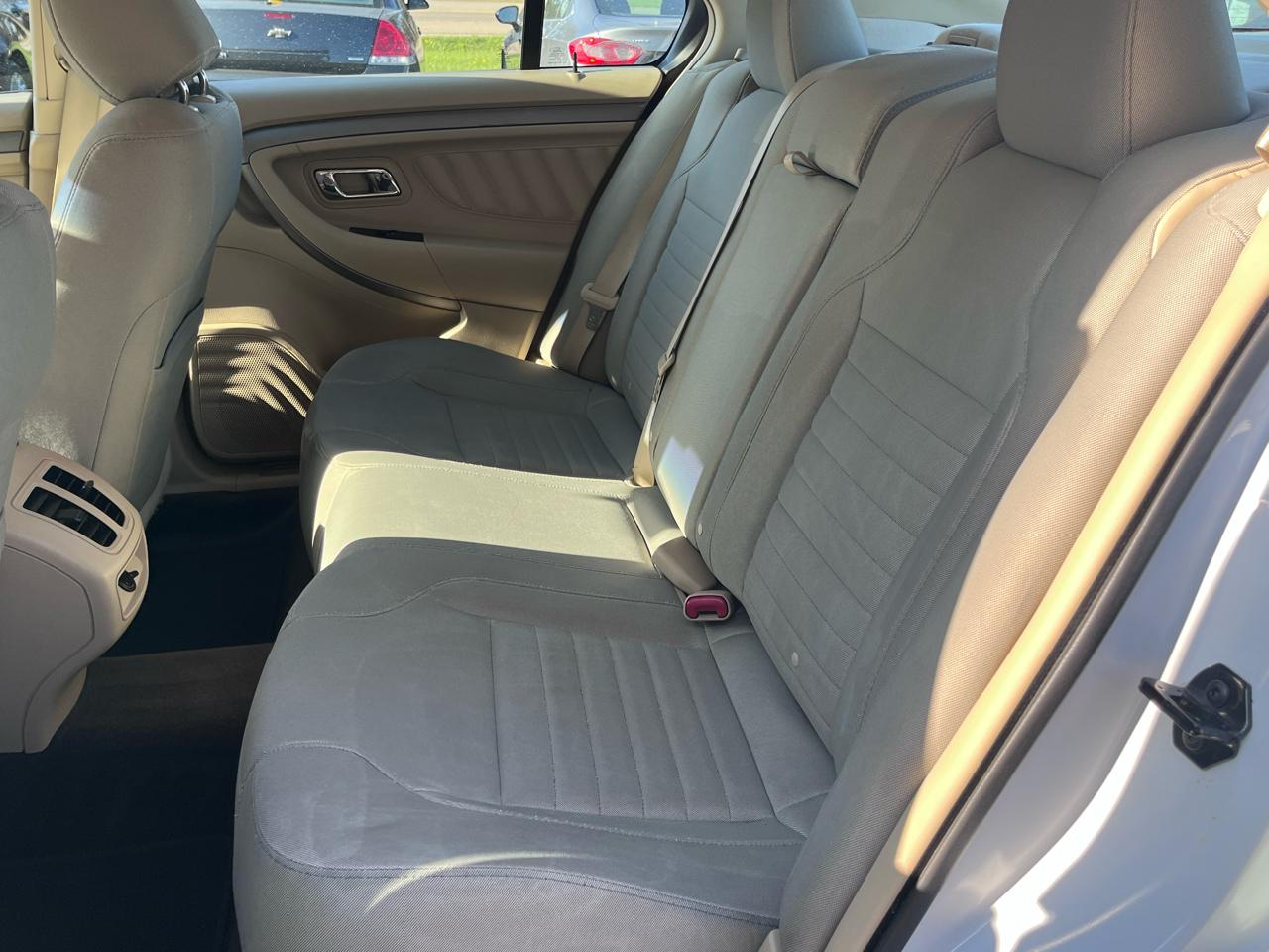 Ford Taurus 4dr Sdn SE FWD 2015