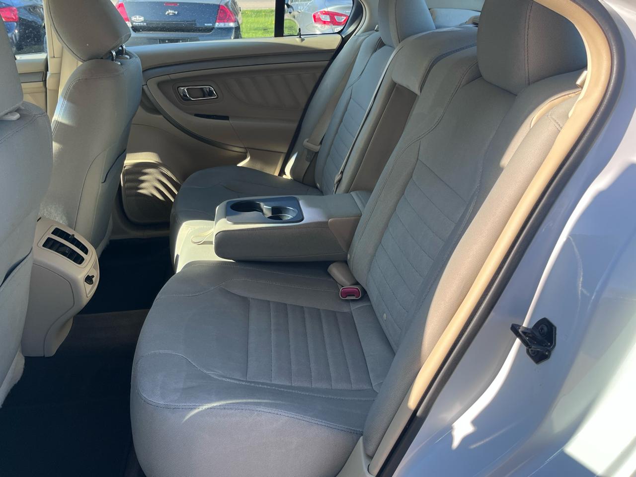 Ford Taurus 4dr Sdn SE FWD 2015
