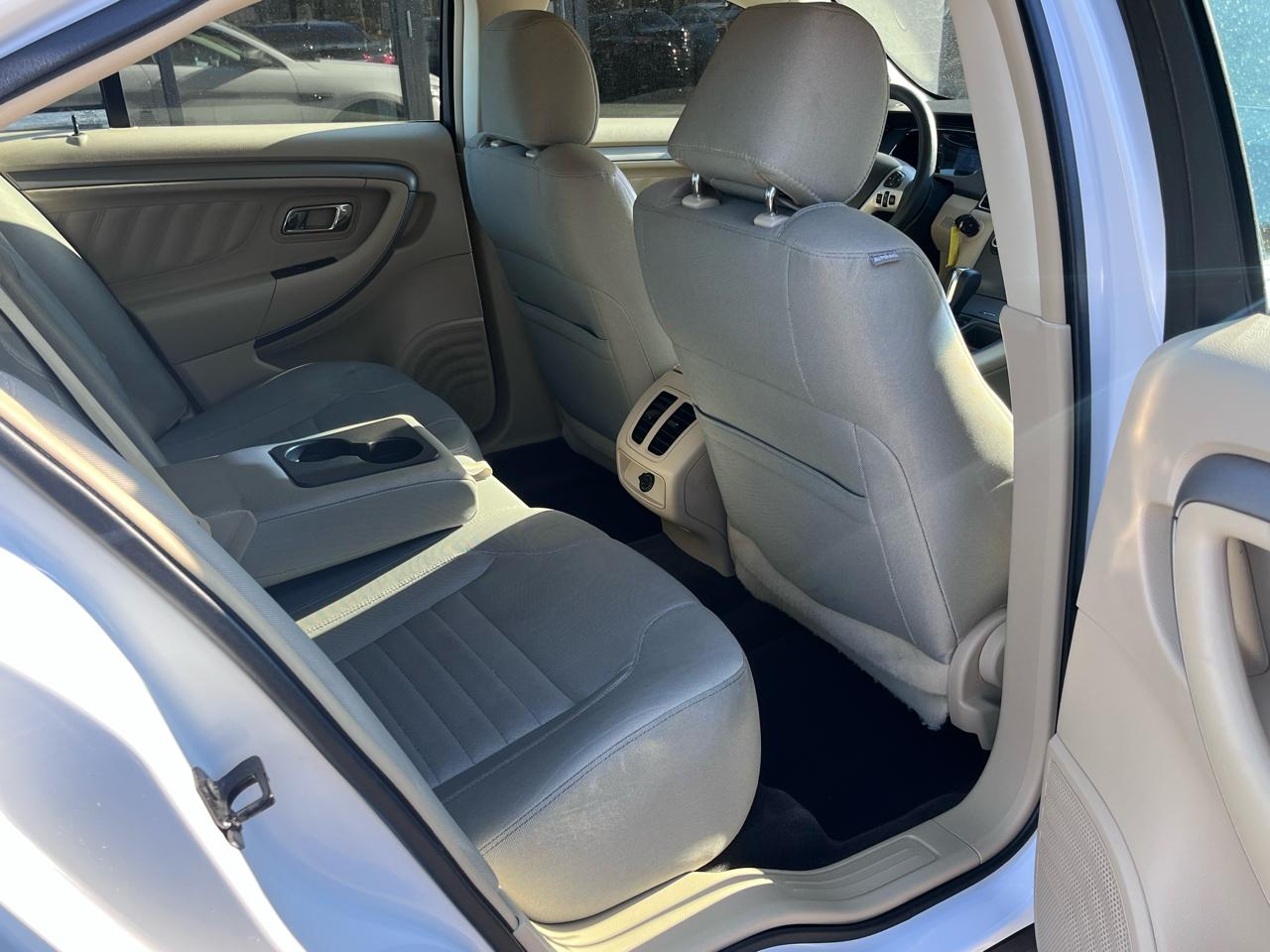 Ford Taurus 4dr Sdn SE FWD 2015